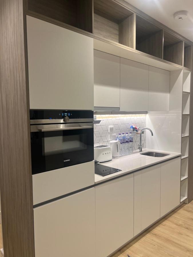London Luxxe Suites & Apartments - London Heathrow Airport, Terminal 1 2 3 4 5 هيثرو المظهر الخارجي الصورة