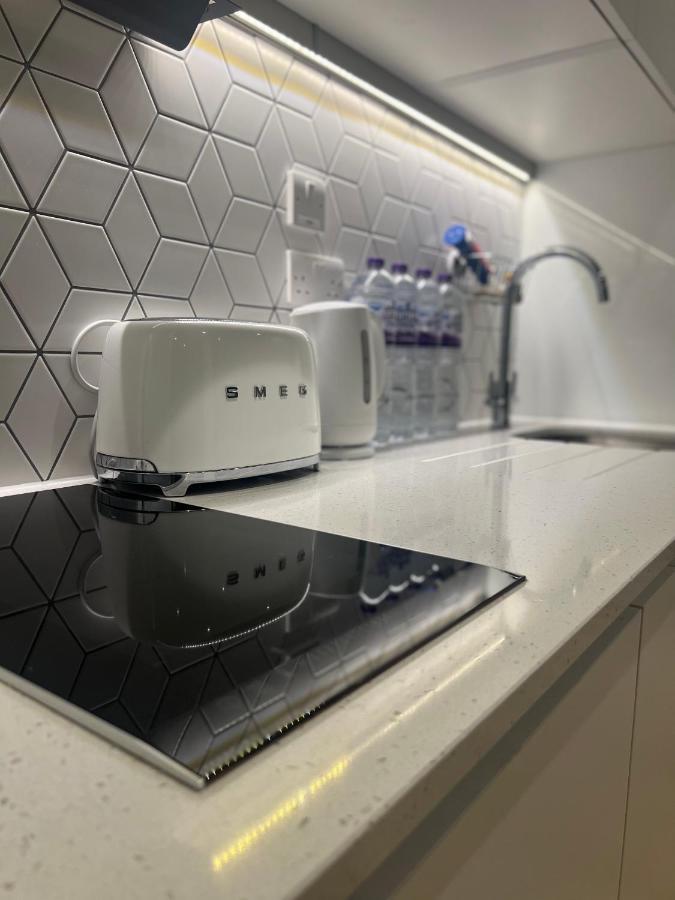 London Luxxe Suites & Apartments - London Heathrow Airport, Terminal 1 2 3 4 5 هيثرو المظهر الخارجي الصورة