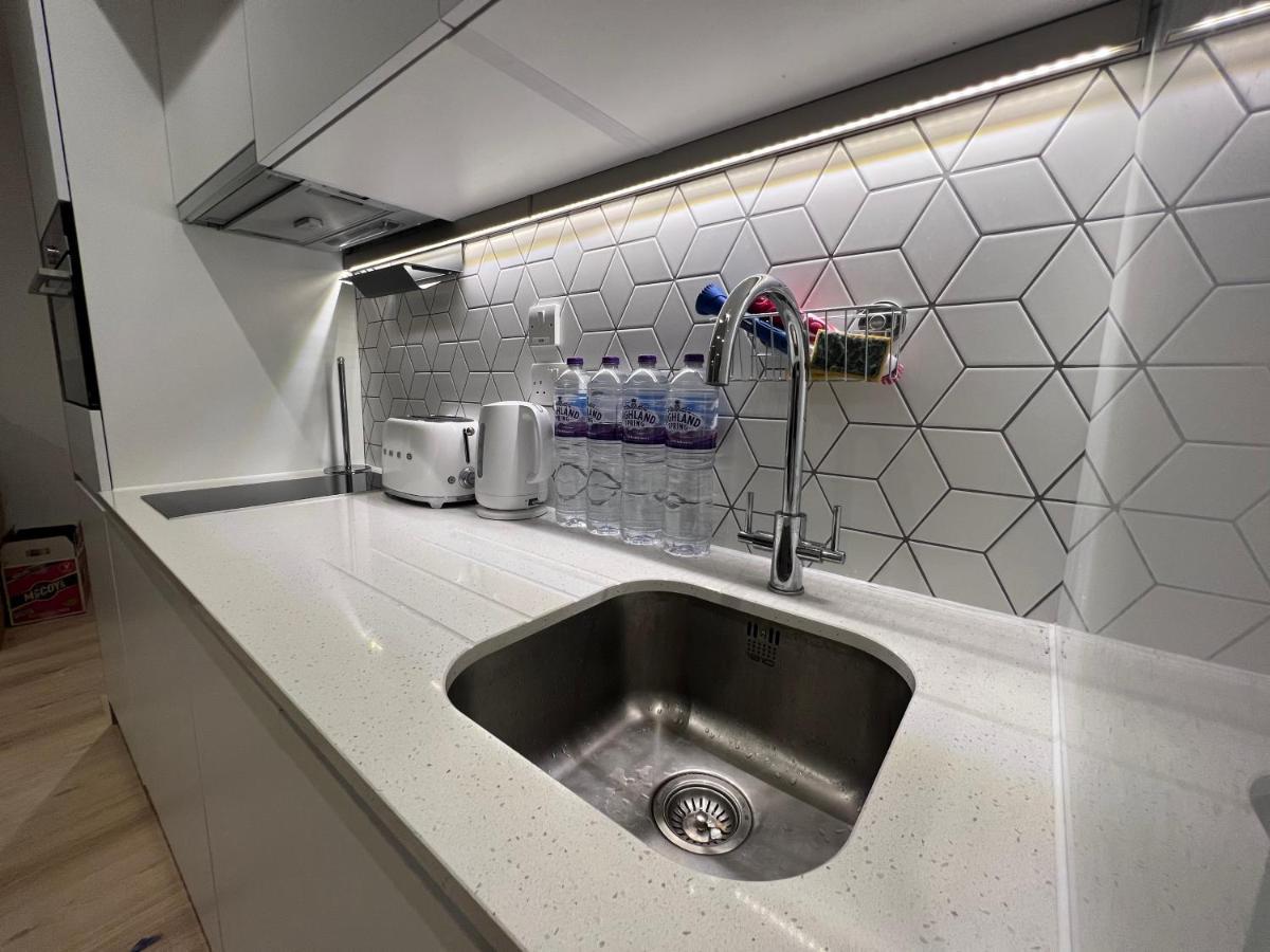 London Luxxe Suites & Apartments - London Heathrow Airport, Terminal 1 2 3 4 5 هيثرو المظهر الخارجي الصورة