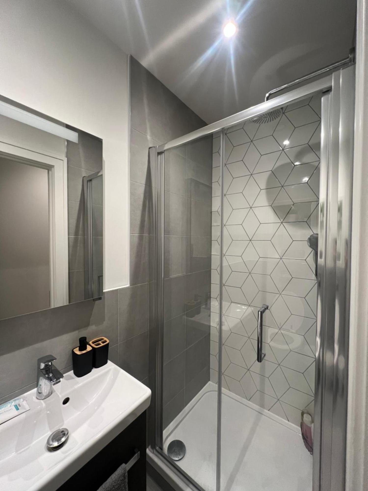 London Luxxe Suites & Apartments - London Heathrow Airport, Terminal 1 2 3 4 5 هيثرو المظهر الخارجي الصورة