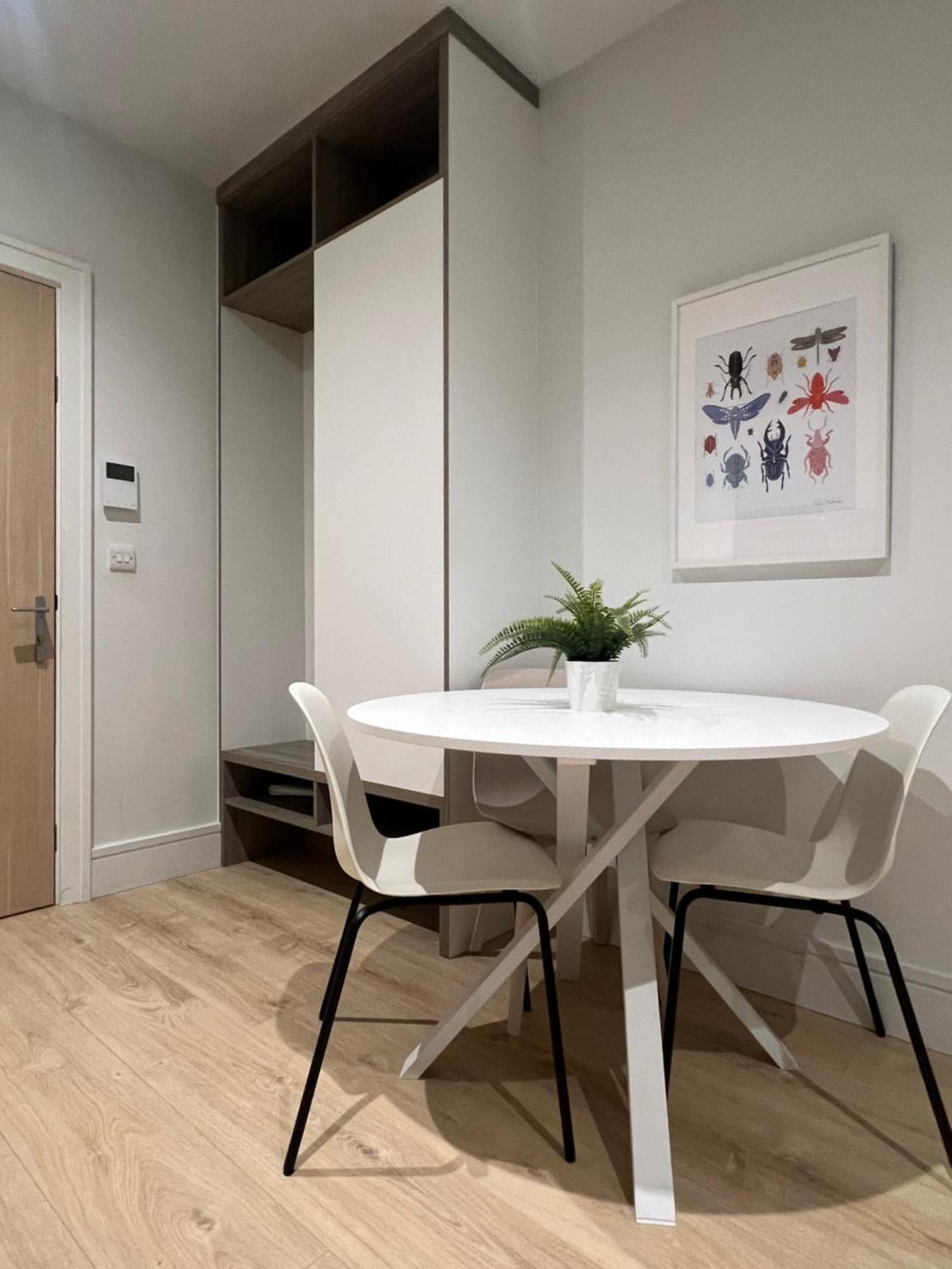 London Luxxe Suites & Apartments - London Heathrow Airport, Terminal 1 2 3 4 5 هيثرو المظهر الخارجي الصورة