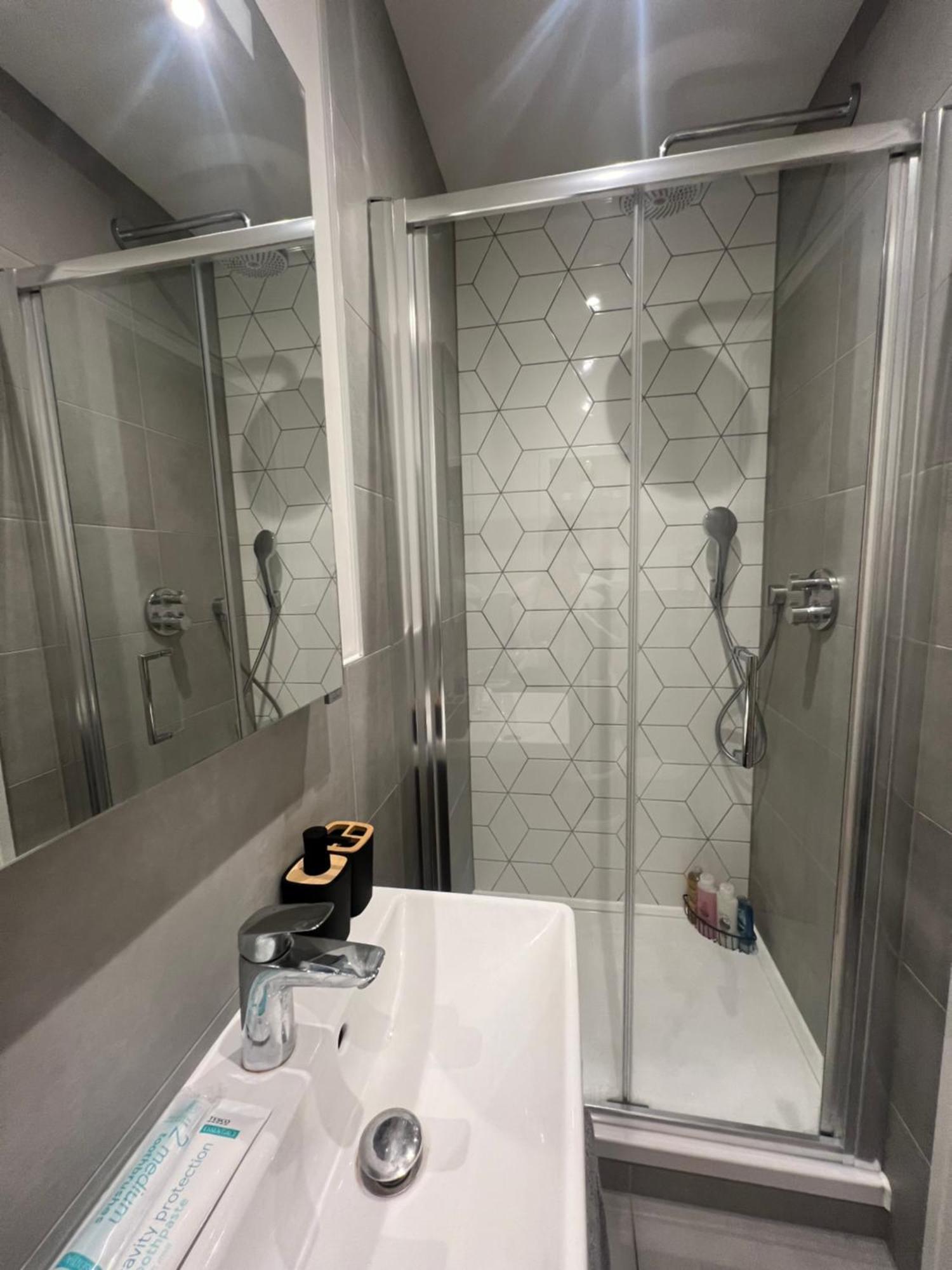 London Luxxe Suites & Apartments - London Heathrow Airport, Terminal 1 2 3 4 5 هيثرو المظهر الخارجي الصورة