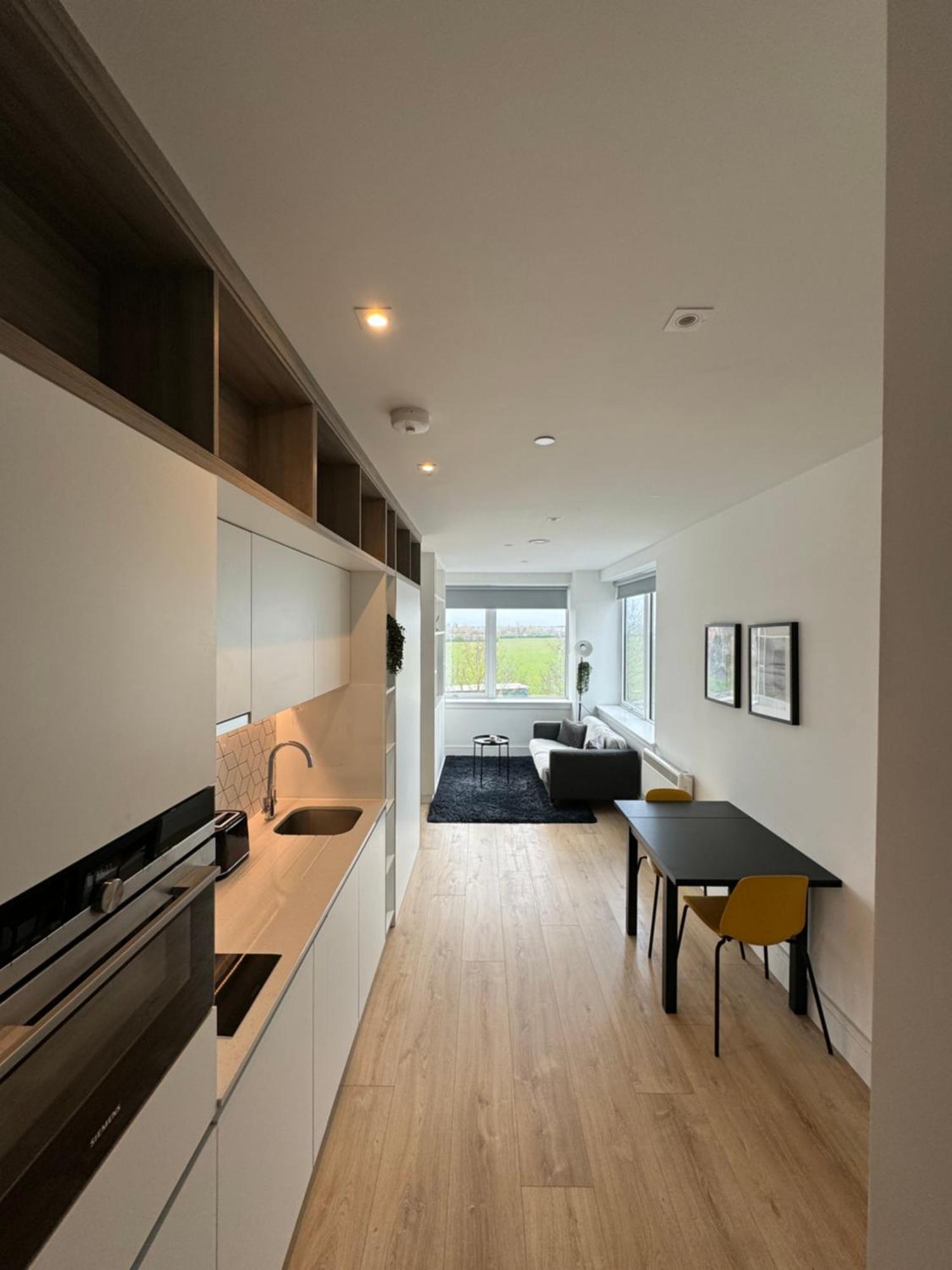 London Luxxe Suites & Apartments - London Heathrow Airport, Terminal 1 2 3 4 5 هيثرو المظهر الخارجي الصورة