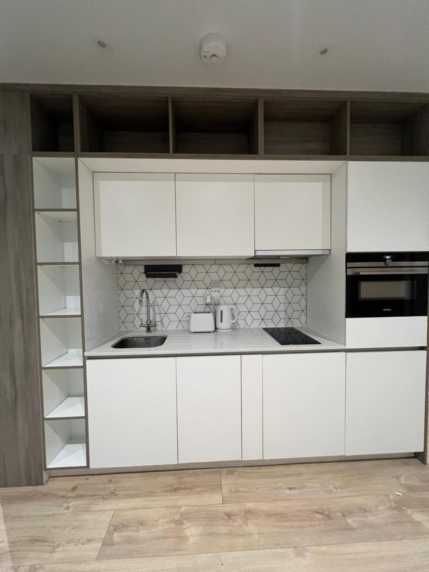 London Luxxe Suites & Apartments - London Heathrow Airport, Terminal 1 2 3 4 5 هيثرو المظهر الخارجي الصورة